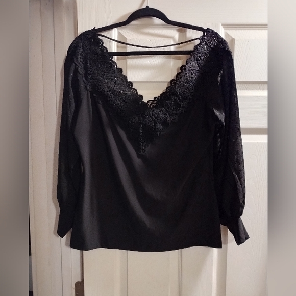 NWOT VENUS Black Lace V-Neck Blouse - Picture 1 of 5